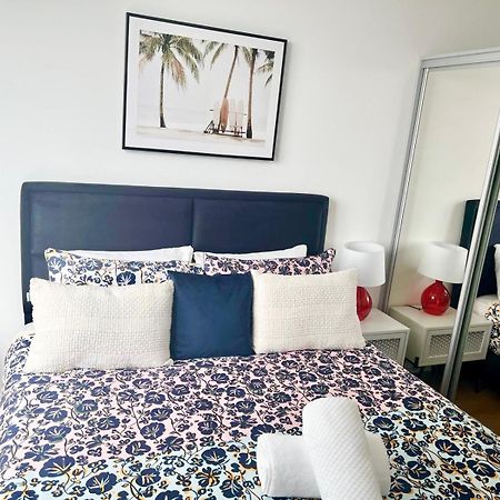 Spacious Urban Gem Apartment With Parking Bracknell Eksteriør bilde