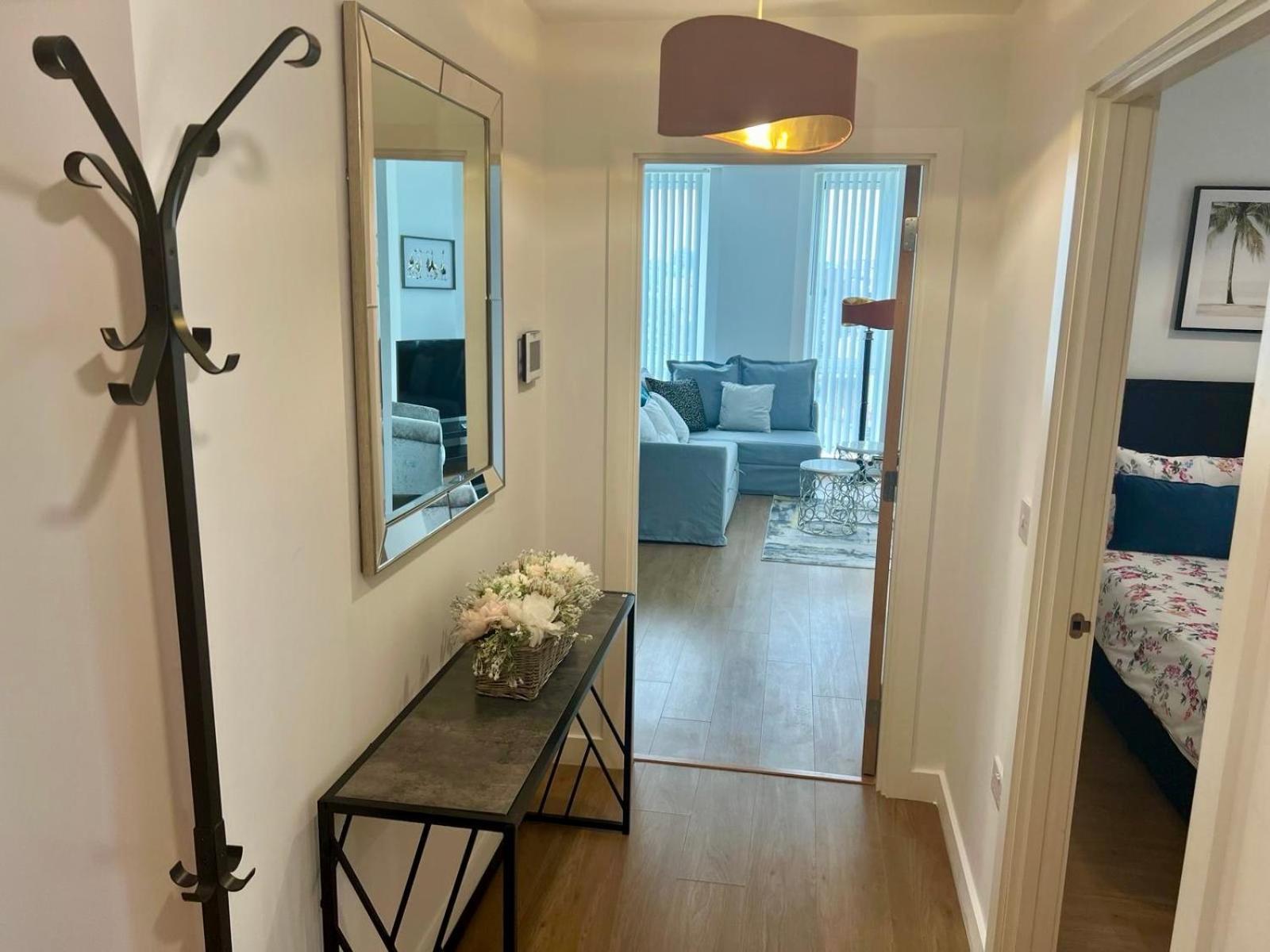 Spacious Urban Gem Apartment With Parking Bracknell Eksteriør bilde
