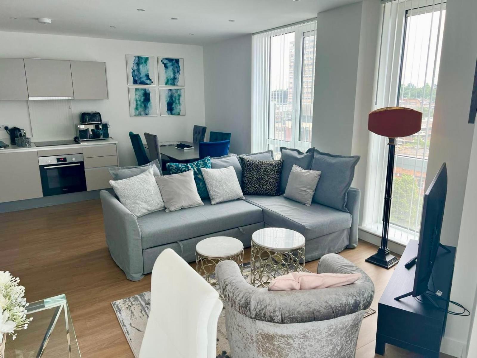 Spacious Urban Gem Apartment With Parking Bracknell Eksteriør bilde